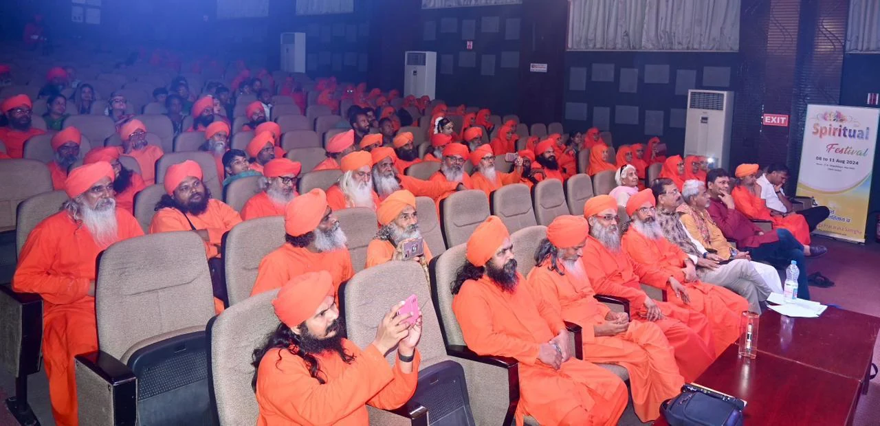 A community gathered at the Spiritual Festival in New Delhi